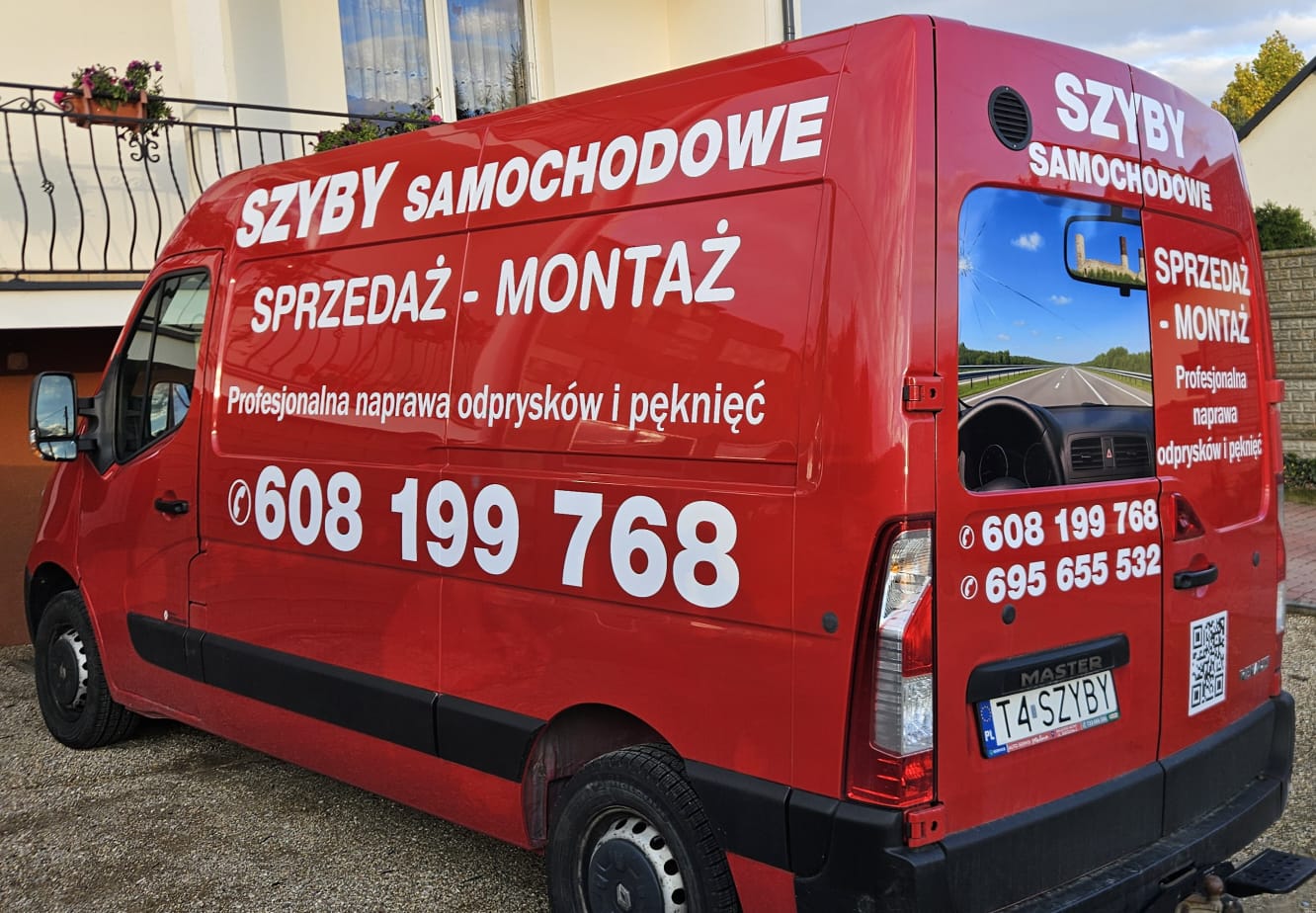 Czerwony Renault Master mobilnego serwisu OMI z oznakowaniem szyb samochodowych
